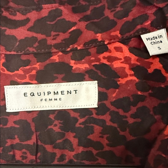 Equipment Red and Black Leopard Button-Down Shirt 100% silk - Picture 2 of 2